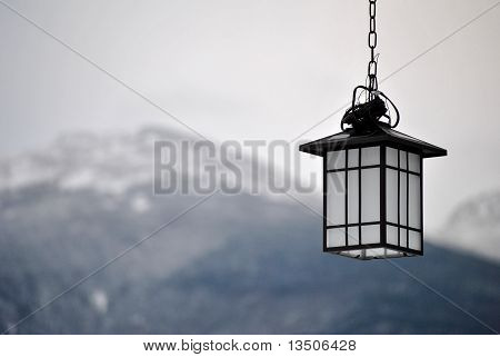 Dvorek světlo v horách