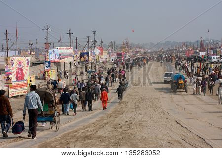 ALLAHABAD, INDIA - JAN 27, 2013: Thousands of people rushing to Sangam during the biggest festival in the world - Kumbh Mela on January 27, 2013 in Allahabad. Mela 2013 had take 130 000000 pilgrims.
