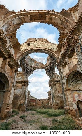 Belchite is a town in the province of Zaragoza Spain. Is known to have been the scene of one of the symbolic battles of the Spanish Civil War the Battle of Belchite. Now it is abandoned.