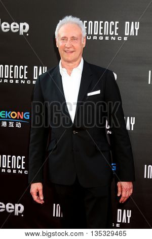 LOS ANGELES - JUN 20:  Brent Spiner at the Independence Day: Resurgence LA Premiere at the TCL Chinese Theater IMAX on June 20, 2016 in Los Angeles, CA