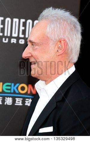 LOS ANGELES - JUN 20:  Brent Spiner at the Independence Day: Resurgence LA Premiere at the TCL Chinese Theater IMAX on June 20, 2016 in Los Angeles, CA