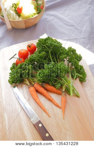 parsley carrot and tomato on chopping block