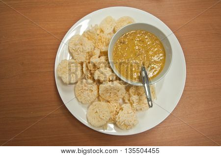Kao Tung Na Tang: Crispy rice cake and pork and shrimp dipping