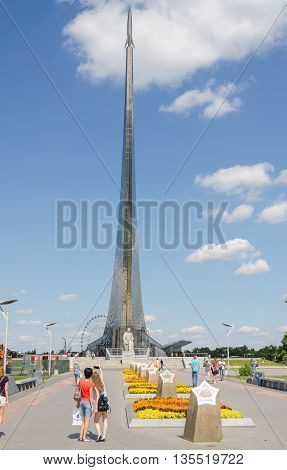 Moscow, Russia - August 10, 2015: Cosmonauts Alley And The Monument "conquerors Of Space"