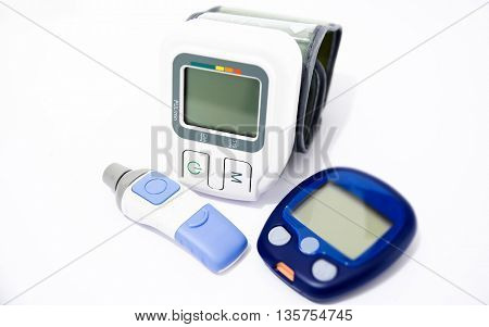 Blood pressure device and device for measuring blood sugar level