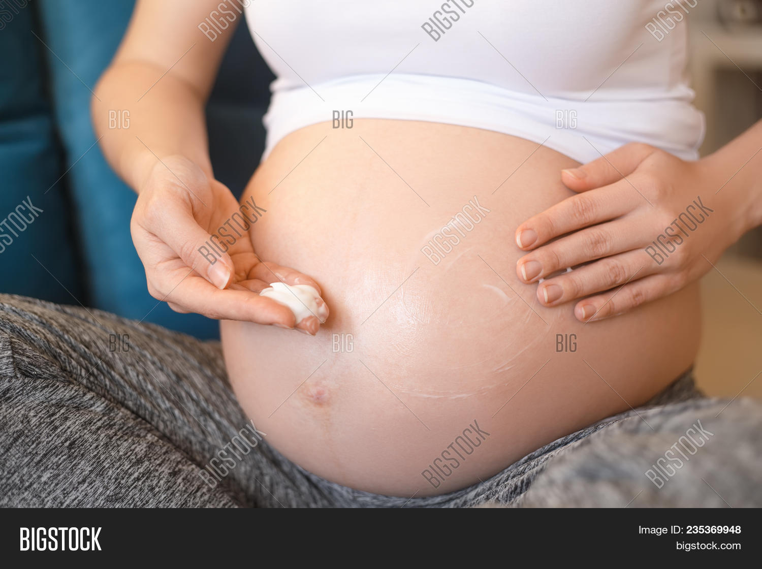 Масло от растяжек на животе. Растяжки на животе при беременности. Можно мазать живот беременным. Можно мазать живот беременным. Растяжки при беременности.