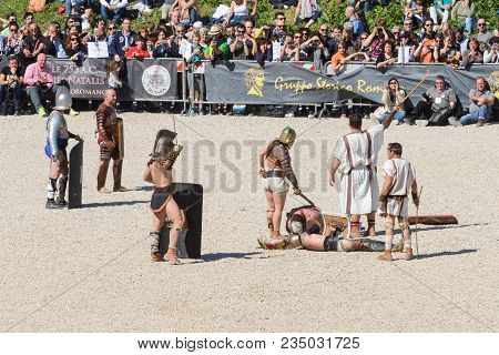 Show Of The Birthday Of Rome