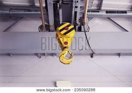 Swivel Electric Crane Hook For Overhead Crane In The Workshop .