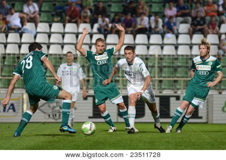 KAPOSVAR, Ungheria - 10 settembre: Serghei Alexeev (bianco 14) in azione presso un campione nazionale ungherese