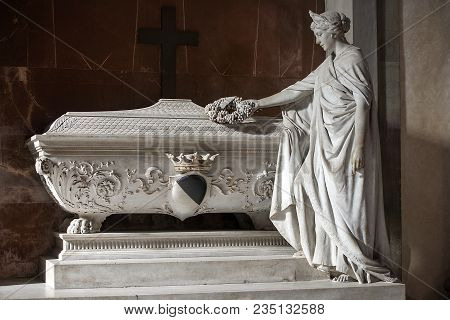 Florence, Italy: February 18, 2017 : Tomb Of Gino Capponi, (was An Italian Statesman And Historian) 