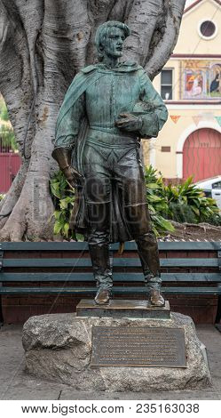 Los Angeles, Ca, Usa - April 5, 2018: Green Bronze Statue Of Felipe De Neve, Founder Of El Pueble Lo