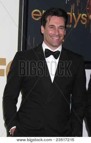LOS ANGELES - SEP 18 : Jon Hamm dans la salle de presse à la 63e cérémonie des Primetime Emmy Awards au Nokia Theater