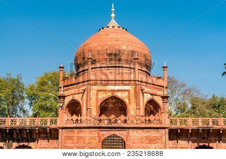Tomb Of Fatehpuri Begum Near Taj Mahal In Agra - Uttar Pradesh, India