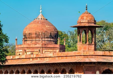 Tomb Of Fatehpuri Begum Near Taj Mahal In Agra - Uttar Pradesh, India
