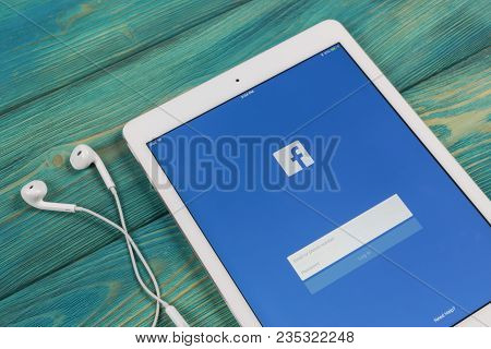 Sankt-petersburg, Russia, April 1, 2018: Facebook Application Icon On Apple Ipad Smartphone Screen C