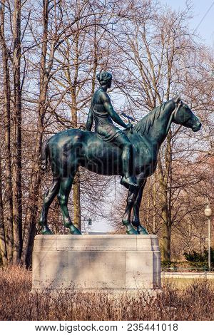 Berlin,germany - April 2018: Women On Horse Statue, Amazone Zu Pferde ( Amazon On Horseback) In Tier