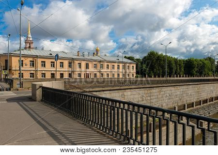 Russia, Saint Petersburg - August 18, 2017: View Of The Obvodnaya Canal From The Novo-kamenny Bridge