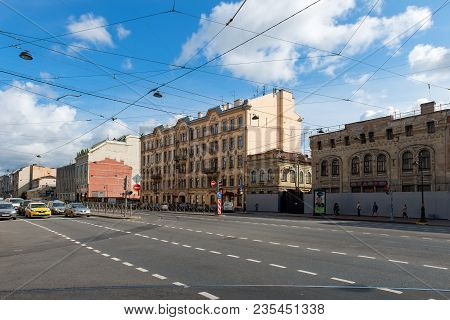 Russia, Saint Petersburg - August 18, 2017: Car Traffic On The Ligovsky Prospekt