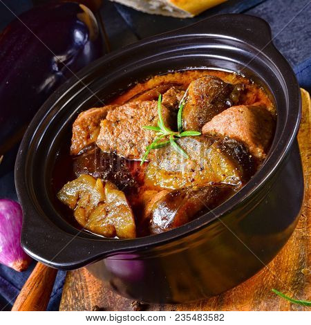 Eggplant Casserole - (melitzanes Me Kreas Sti Katsarola)