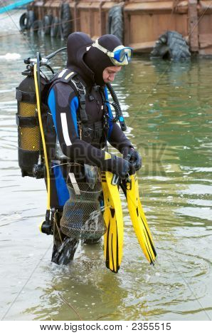 Taucher, die Einreise in das Wasser