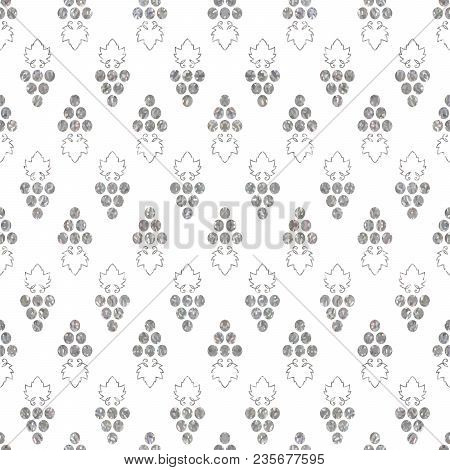 Silwer Textured Seamless Pattern Of Grapes On White Background. Vintage Design For Paper Packaging, 