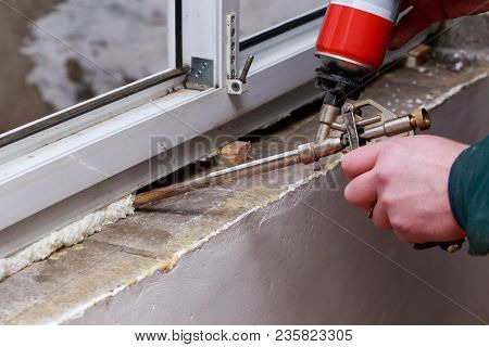 Using Polyurethane Foam In The Installation Of Windows