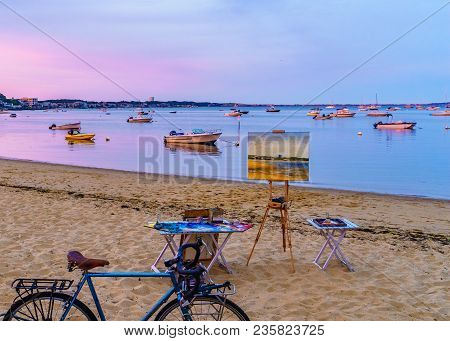 Provincetown, Ma, Usa - August 12 2017 Canvas, Easel, Bicycle, Ships And Boats In The Provincetown M