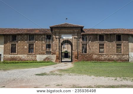 Borghetto Lodigiano (lodi, Lombardy, Italy): Historic Farm