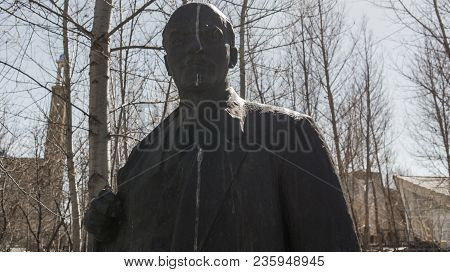 Kazakhstan, Ust-kamenogorsk, April 5, 2018: The Statue Of Lenin In One Of The Parks Of The City