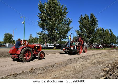 Dalton, Minnesota, Sept 8, 2017: An Old Advance Steam Engine Pulls A Mccormick Deering W30 At The An
