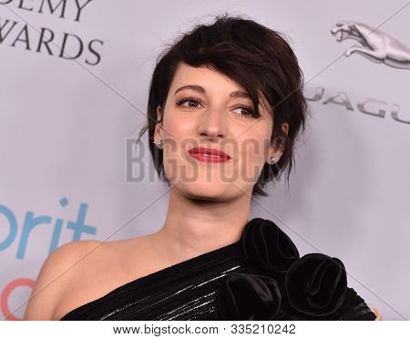 LOS ANGELES - OCT 25:  Phoebe Waller-Bridge arrives for the 2019 British Academy Britannia Awards on October 25, 2019 in Beverly Hills, CA                