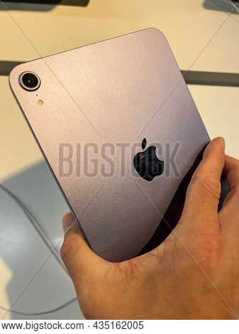 Cologne, Germany - September 30th 2021: A German Photographer Visiting An Apple Store, Comparing Tth