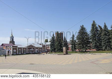 Yelets, Lipetsk Region, Russia - July 2021, Lenin Square. Located In The Historic City Of Yelets.