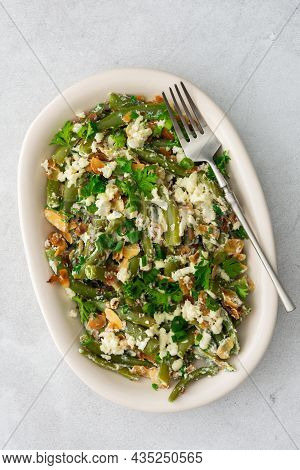 Roasted Almond Flakes With Green Beans
