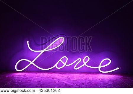 Pink Neon Sign Love. Trendy Style. Neon Sign. Custom Neon. Home Decor.