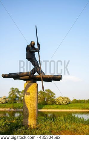 Sclupture Of Raftsman Holding Oar And Standing On The Raft Made Of Logs At The Confluence Of Werre A
