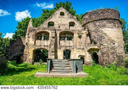 Swiny, Poland - August 08, 2021. Ruin Of Swiny Castle In Poland In Summer