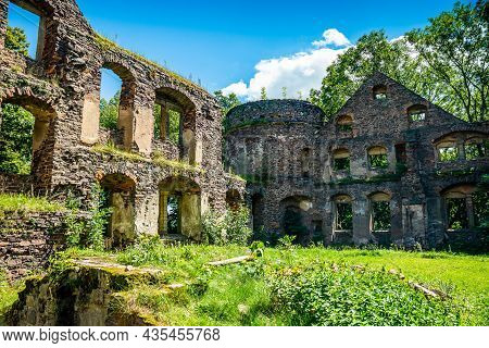 Swiny, Poland - August 08, 2021. Ruin Of Swiny Castle In Poland In Summer