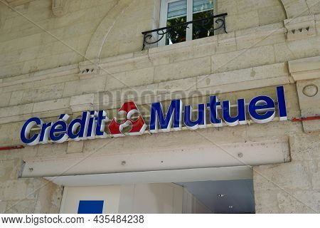 Bordeaux , Aquitaine  France - 09 30 2021 : Credit Mutuel Sign Brand And Text Logo Bank Agency Facad