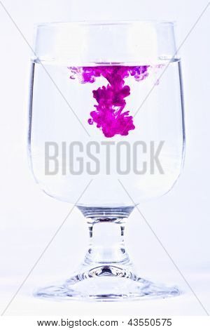Glas vers zelfs met gekleurde inkt