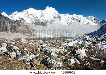 Hungchhi Peak und Chumbu HÃ¶hepunkt vom Cho Oyu Basislager Trekking zum Everest base Camp-nepal