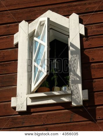 Finestra in legno bianco