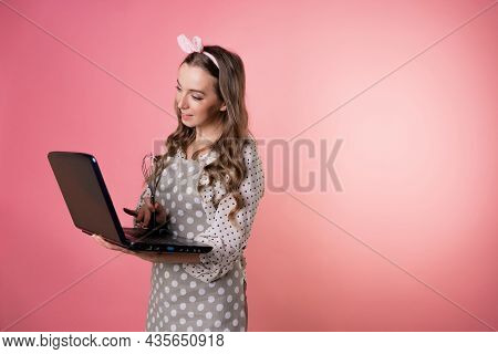 Young Woman Cook Or Pastry Chef Runs A Business And Takes Orders In An Online Store, A Cook In An Ap