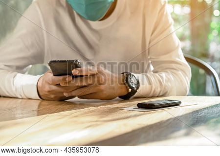 Queue Wireless Calling System Restaurant Or Pager Customers System With Invoice On Table With Blur I