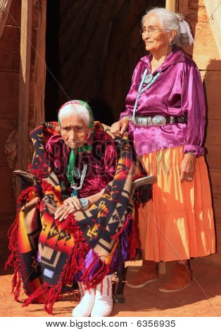 Navajo kadın ve kızı