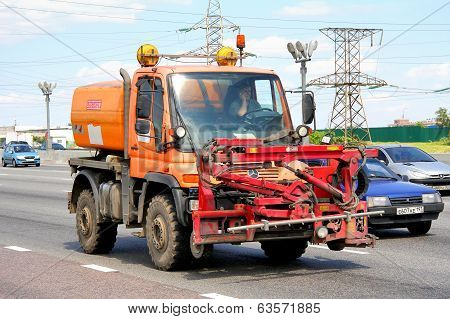 Unimog Watering And Cleaning Machine