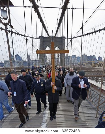 Jonathan Fromm with cross on Brooklyn Bridge
