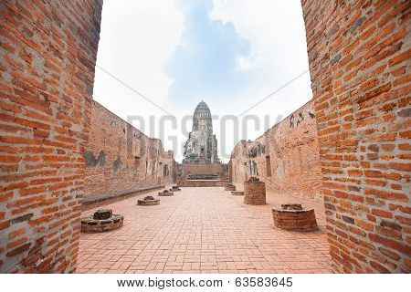 View Of Wat Ratburana In Ayutthaya, Thailand