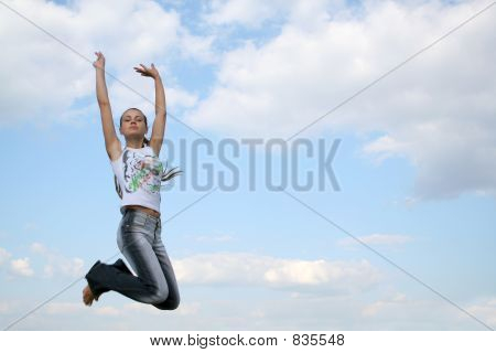 ragazza salta