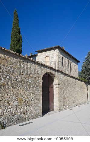 Wallfahrtskirche St. Maria in Rivotorto. Umbrien.
